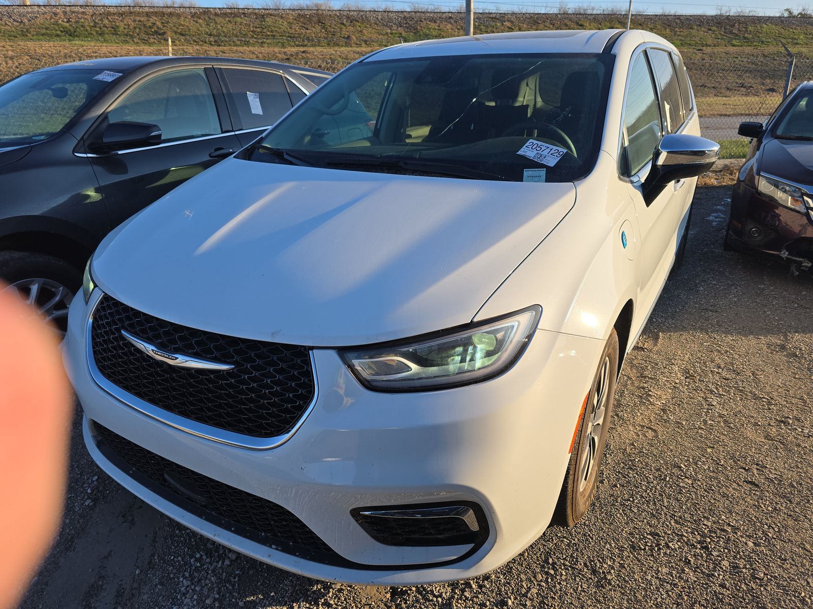 2023 Chrysler Pacifica Hybrid Limited FWD