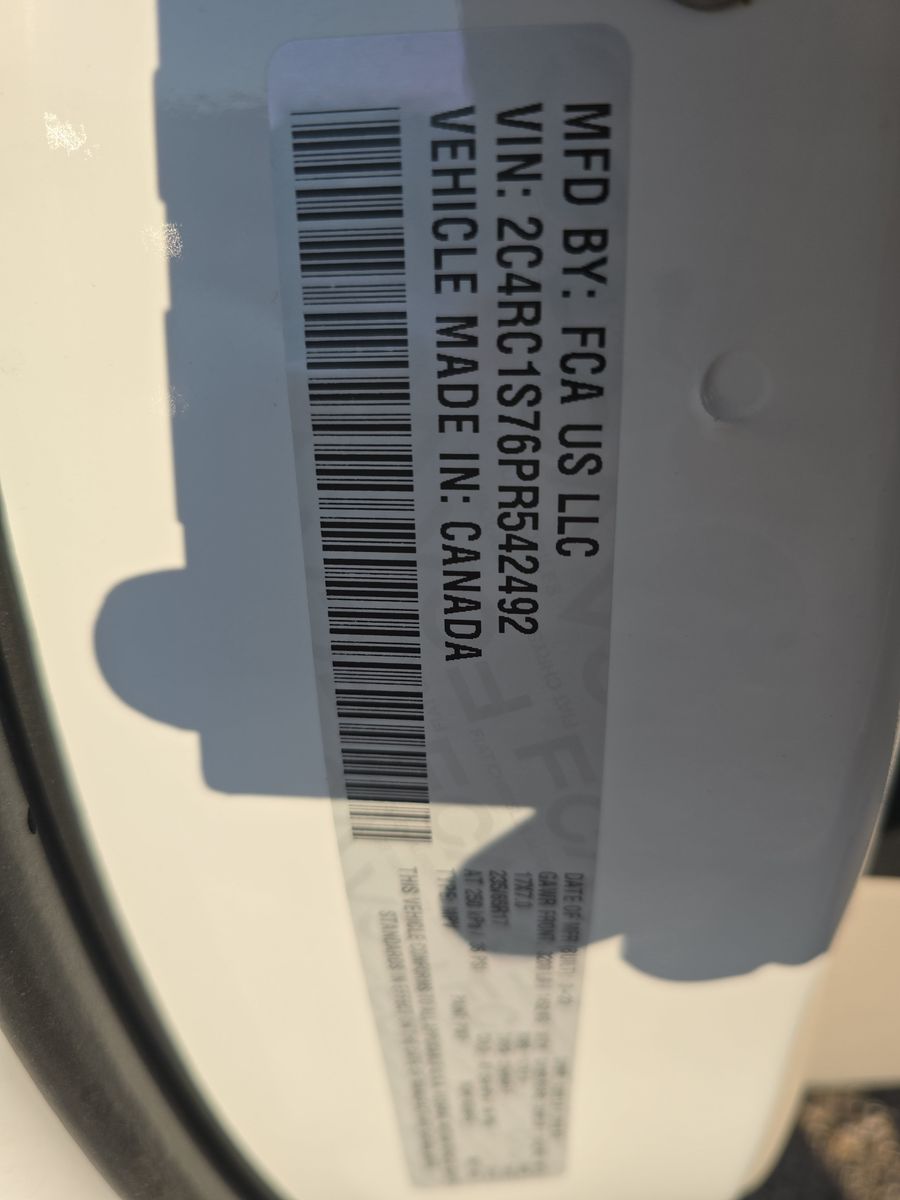 2023 Chrysler Pacifica Hybrid Limited FWD