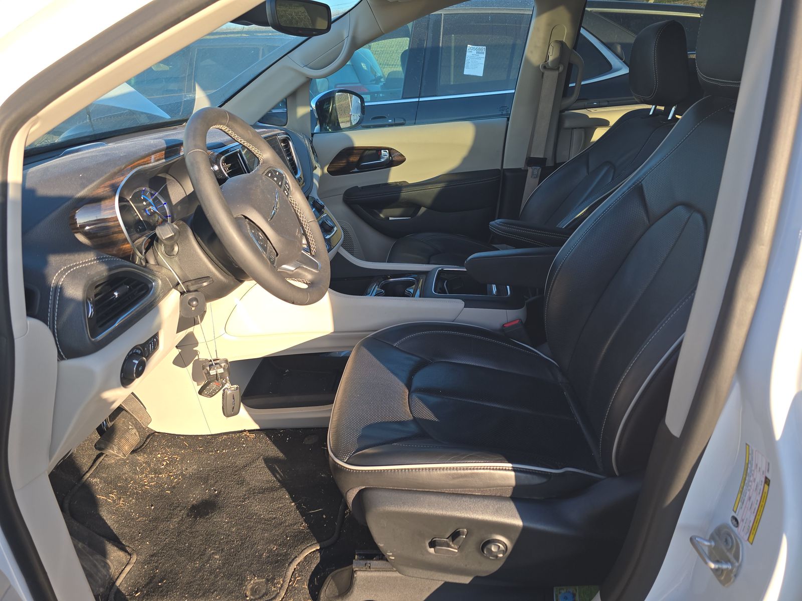 2023 Chrysler Pacifica Hybrid Limited FWD