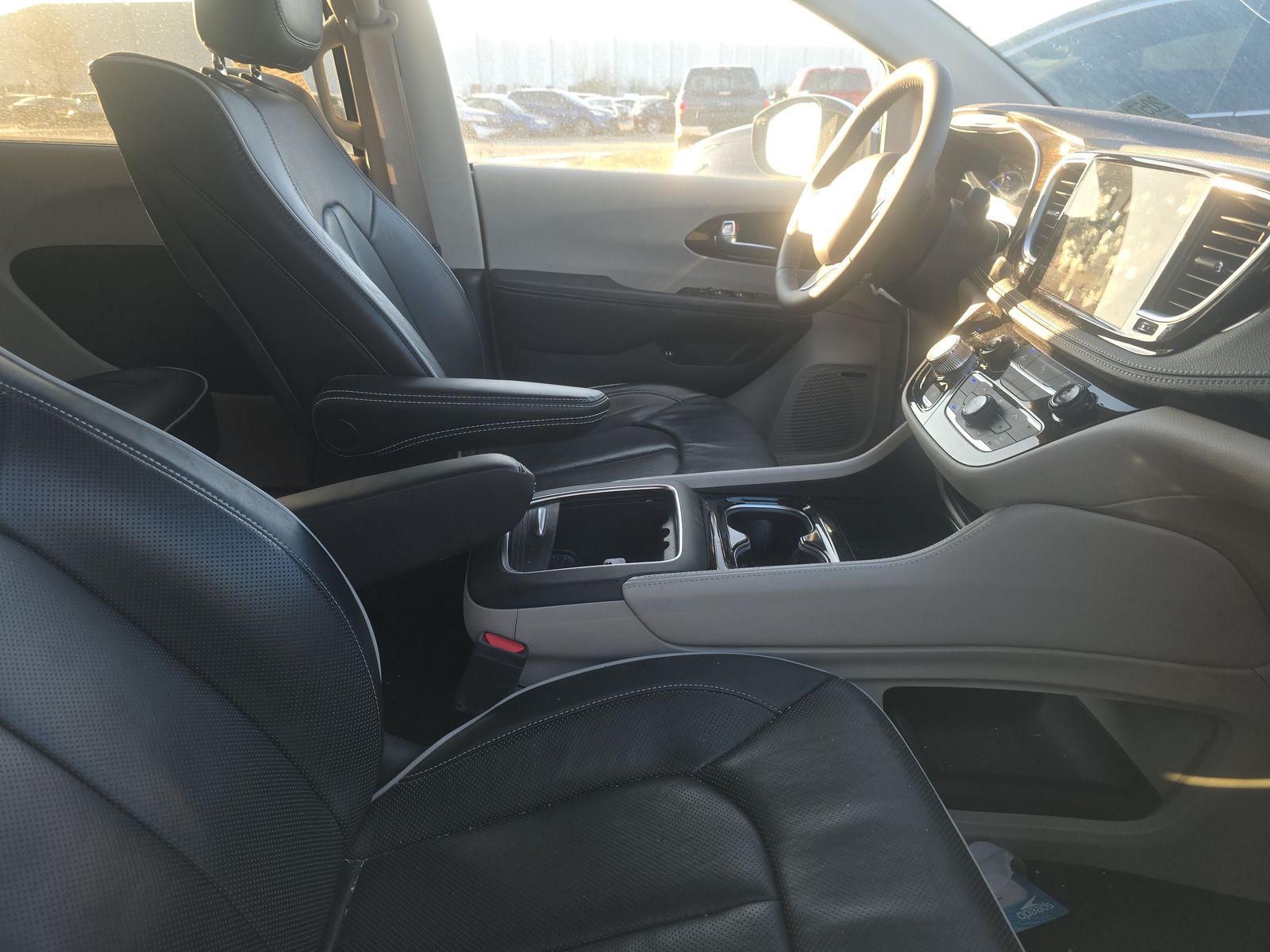 2023 Chrysler Pacifica Hybrid Limited FWD