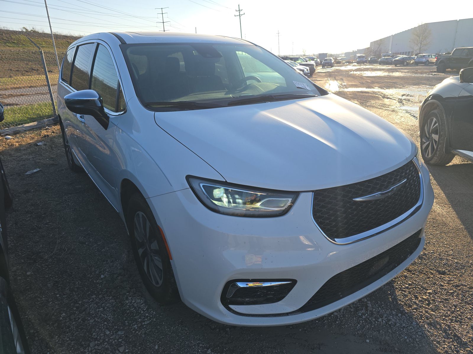 2023 Chrysler Pacifica Hybrid Limited FWD