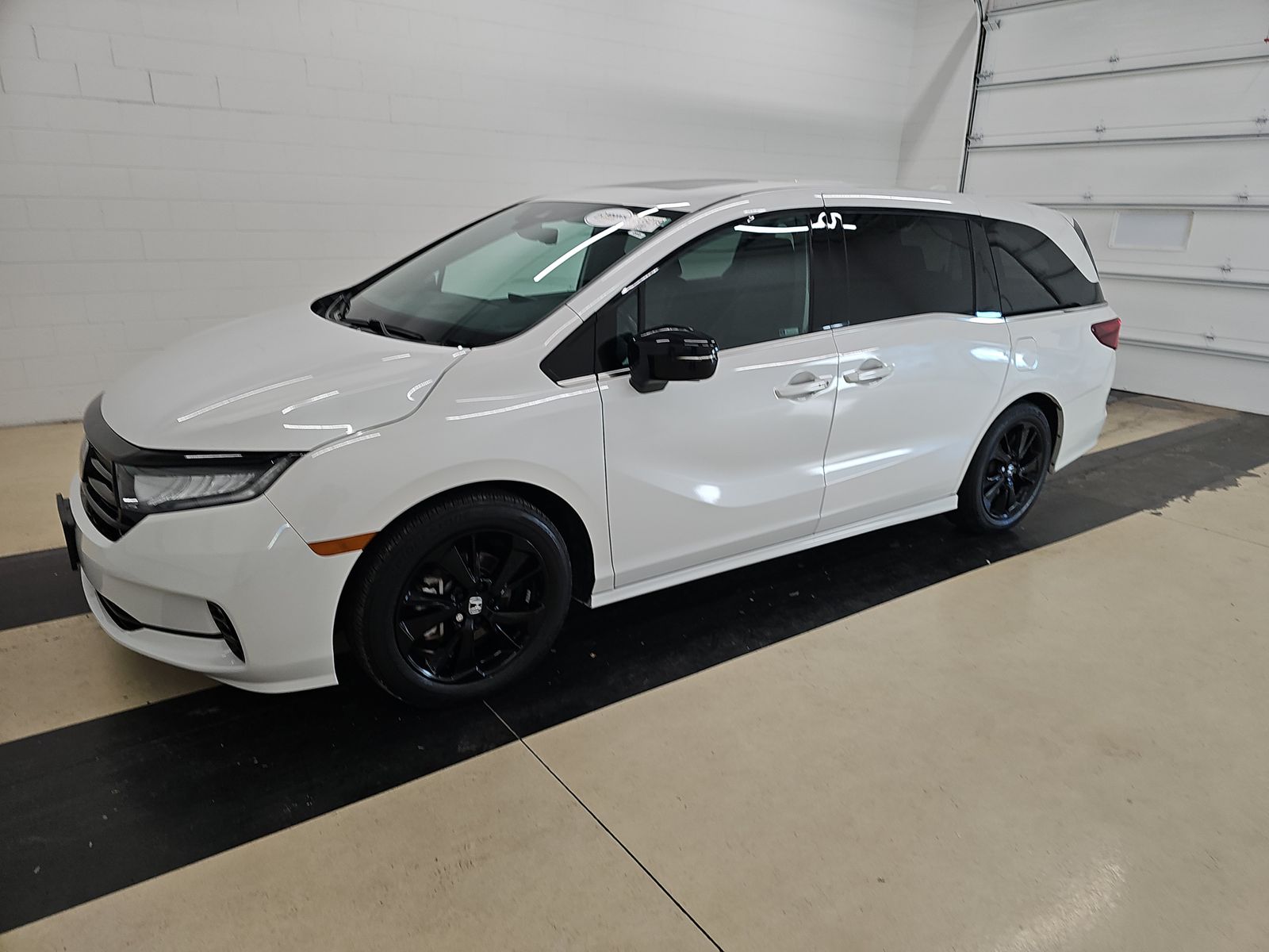 2023 Honda Odyssey SPORT's photo