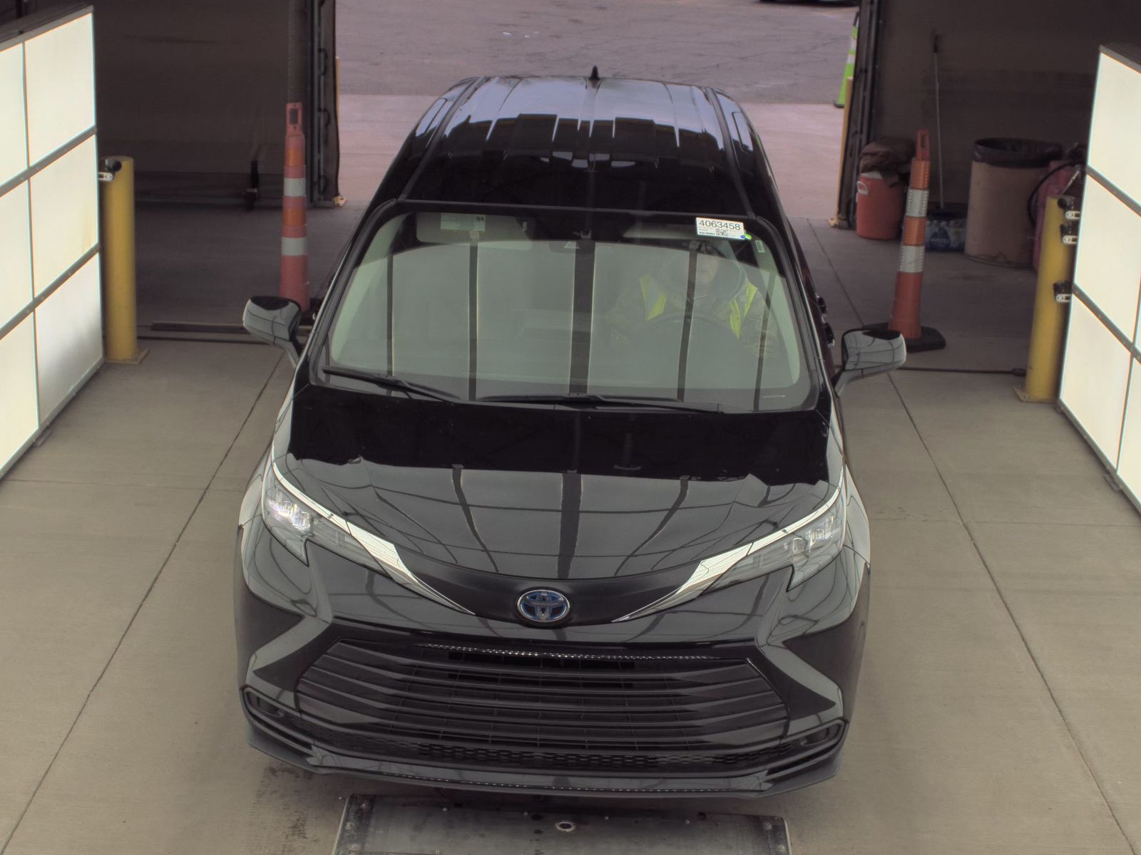 2024 Toyota Sienna LE FWD