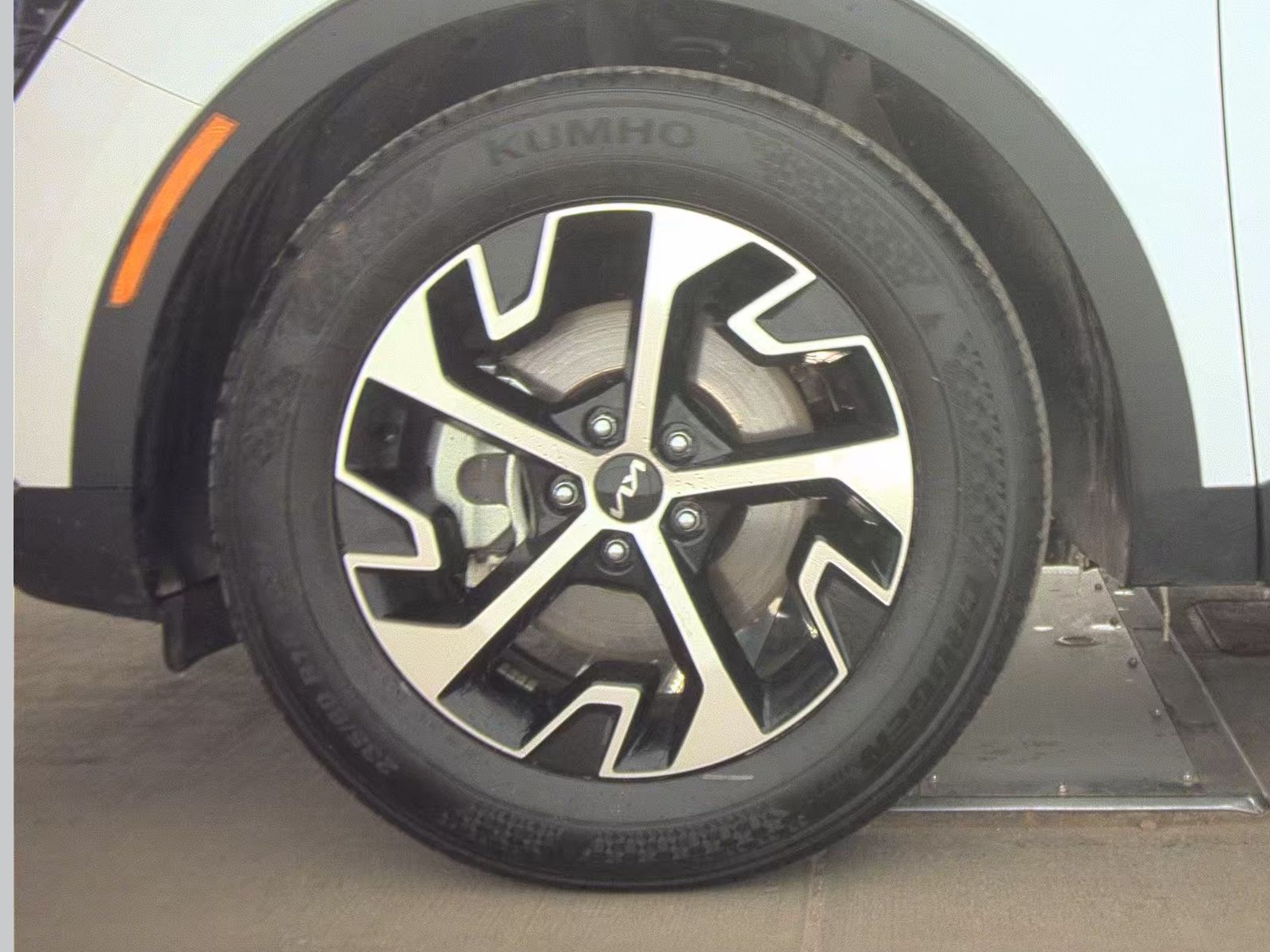 2024 Kia Sportage EX FWD