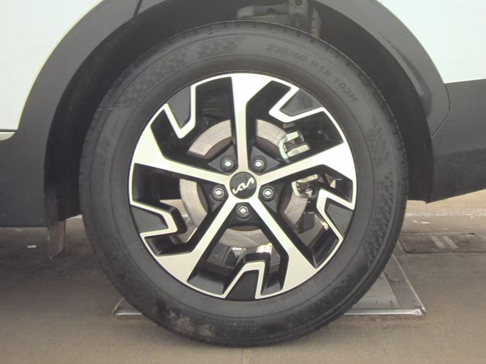 2024 Kia Sportage EX FWD