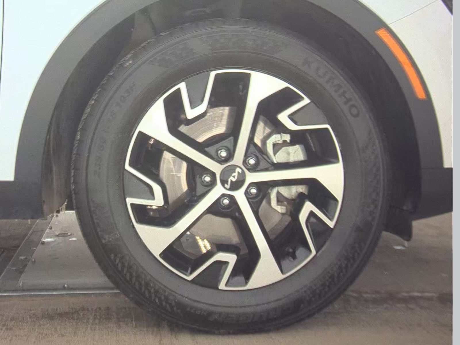 2024 Kia Sportage EX FWD