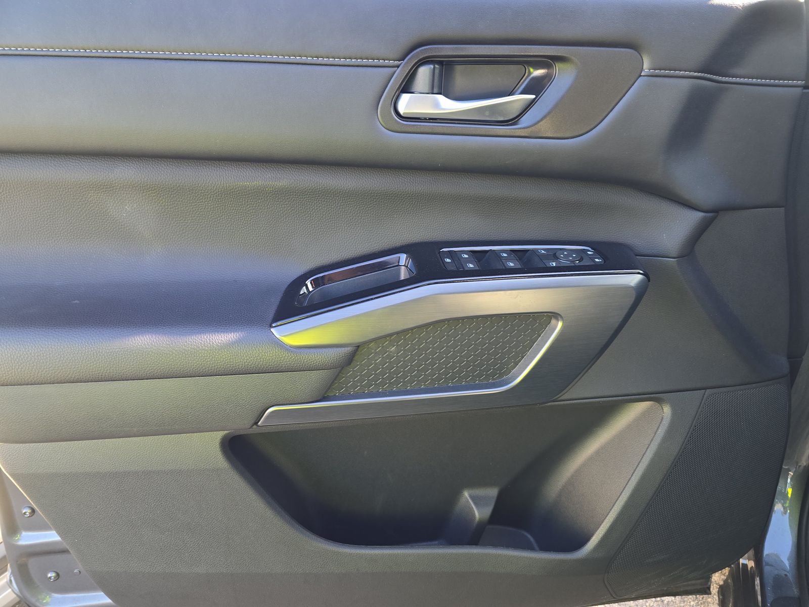 2024 Nissan Pathfinder SL FWD