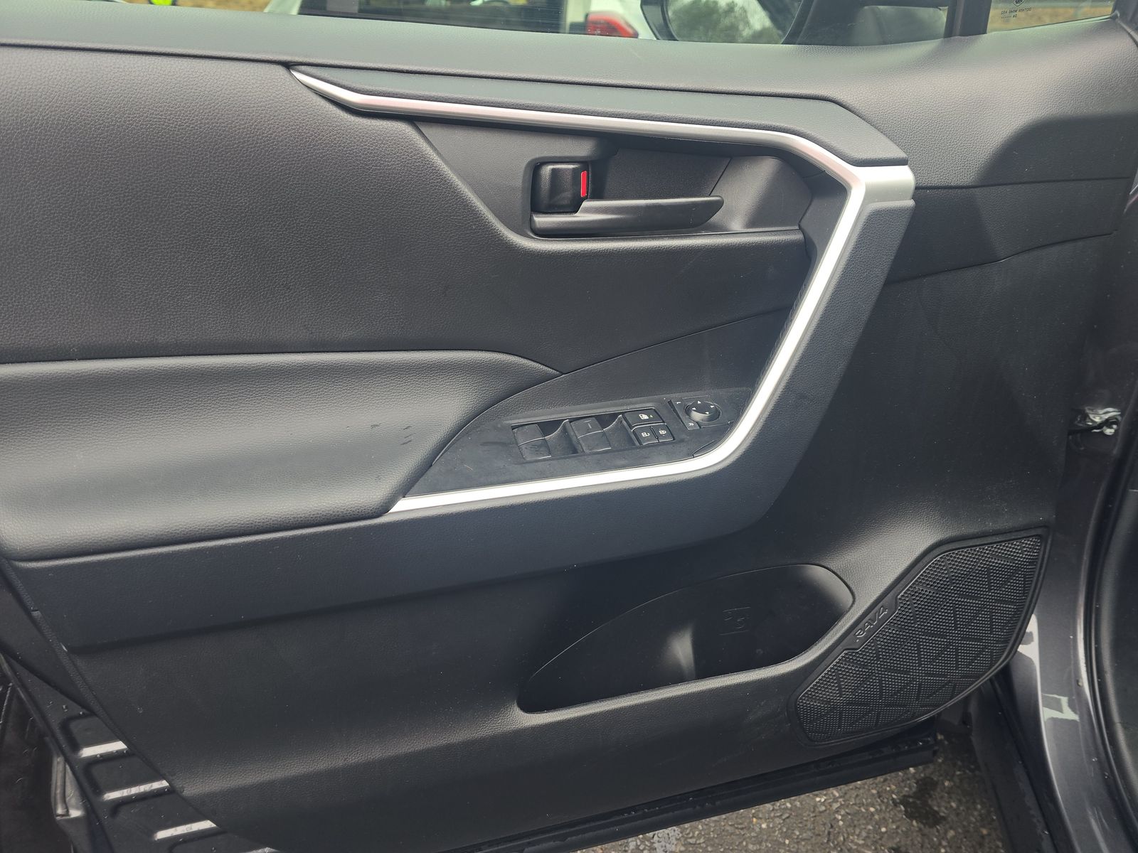 2025 Toyota RAV4 LE FWD