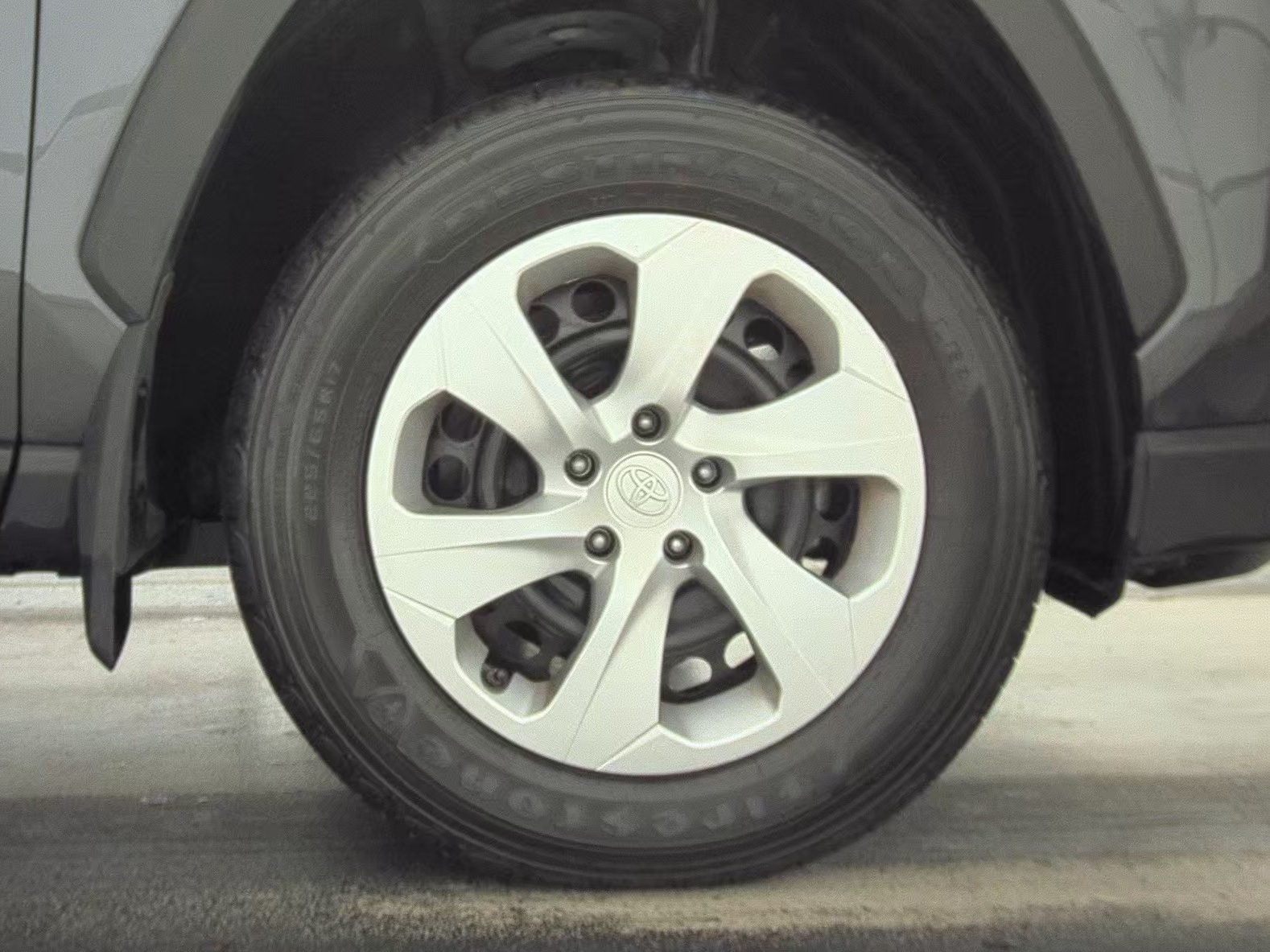 2025 Toyota RAV4 LE FWD