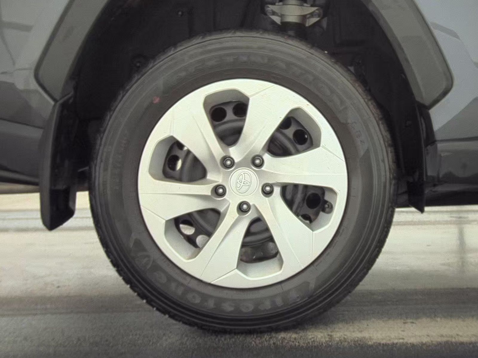 2025 Toyota RAV4 LE FWD