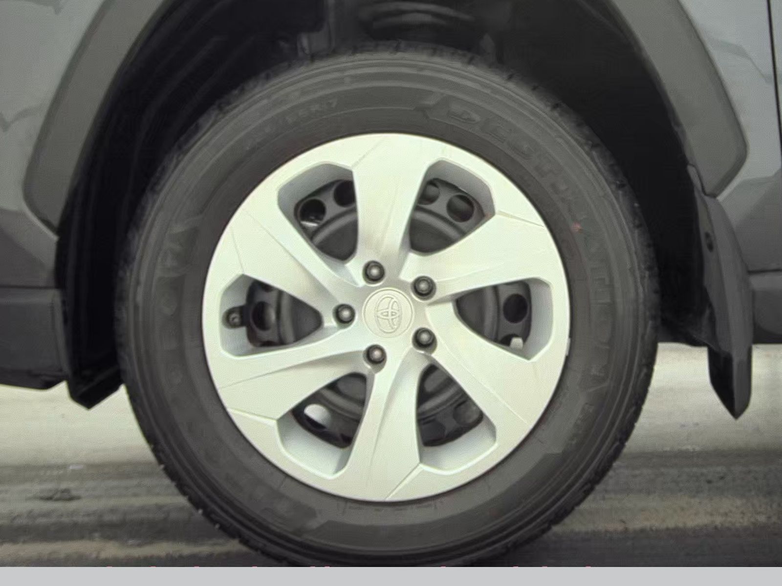 2025 Toyota RAV4 LE FWD