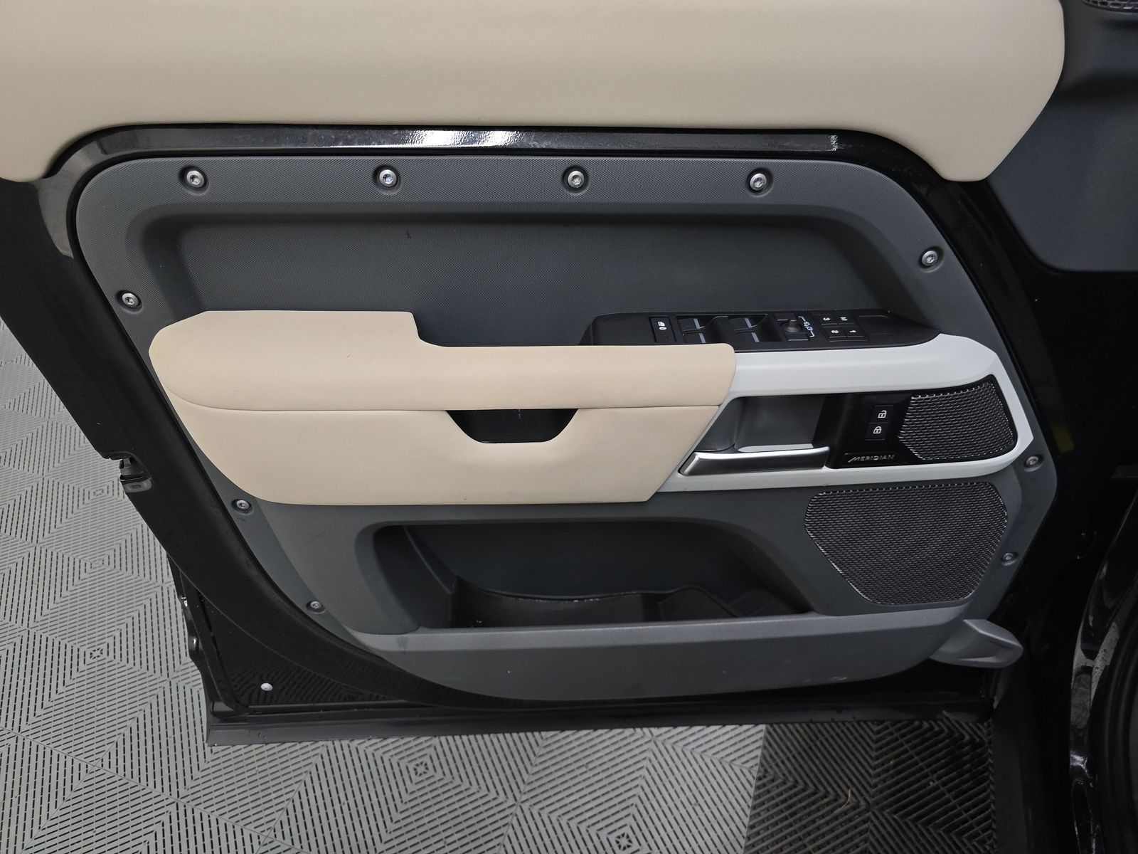 2023 Land Rover Defender 110 30th Anniversary Edition AWD