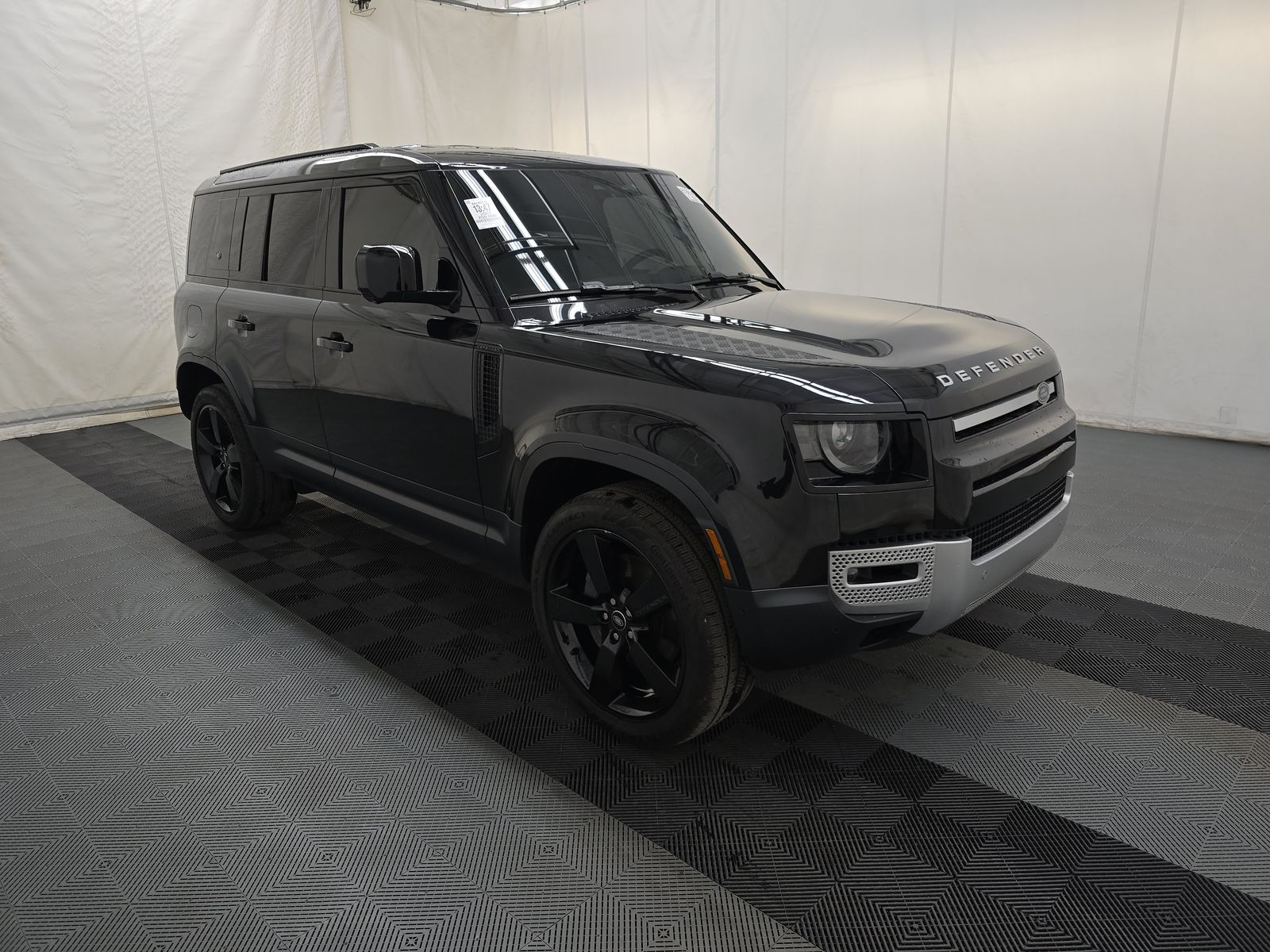 2023 Land Rover Defender 110 30th Anniversary Edition AWD