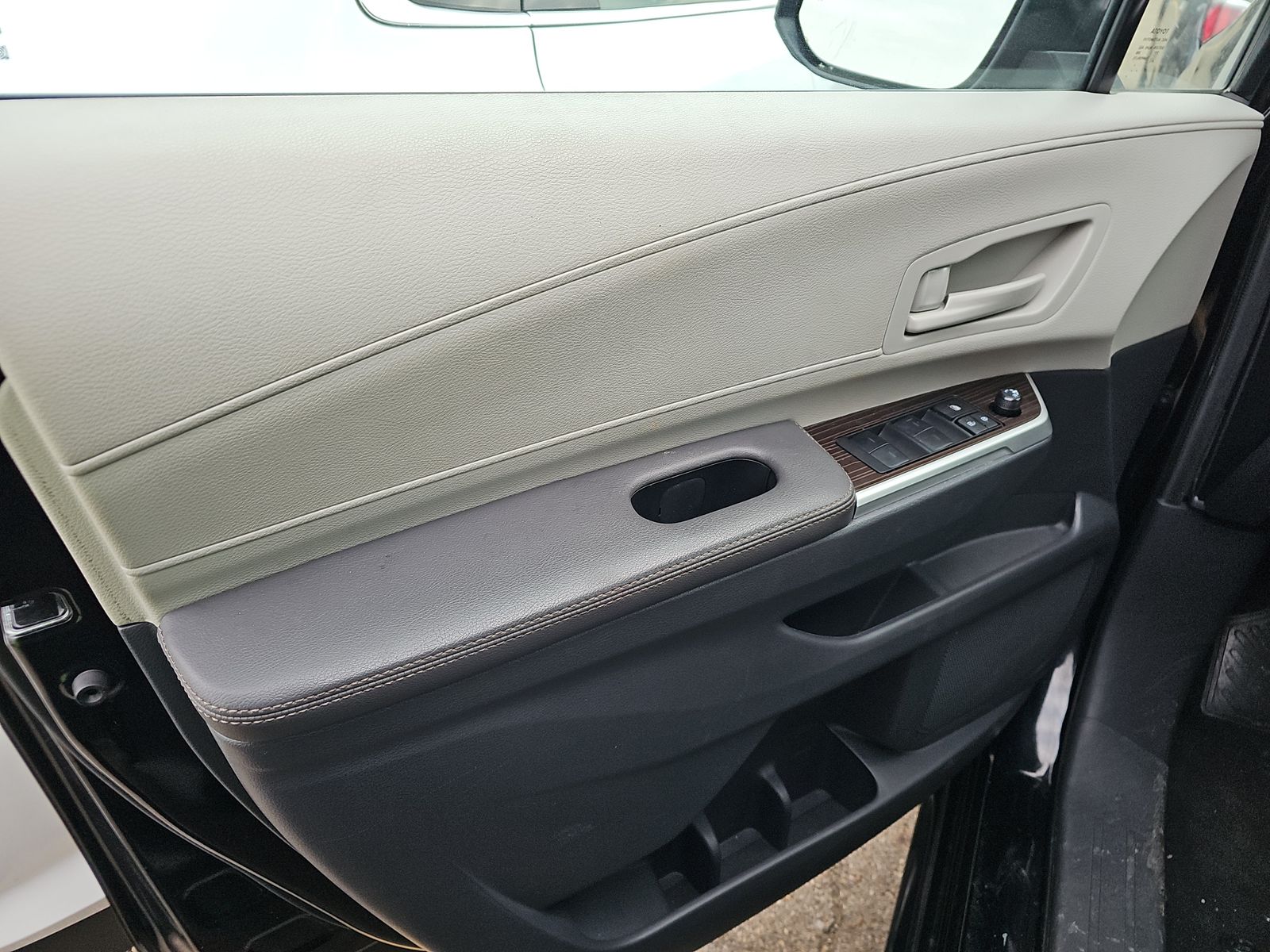 2024 Toyota Sienna LE FWD