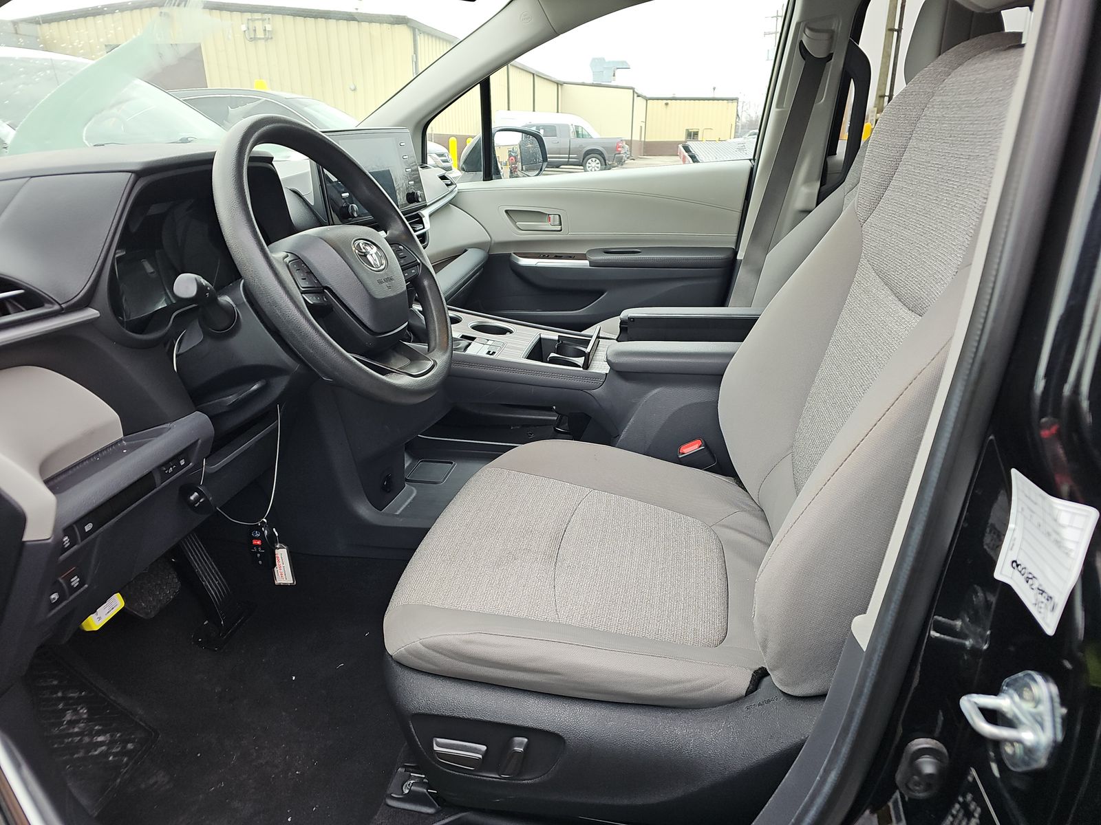 2024 Toyota Sienna LE FWD