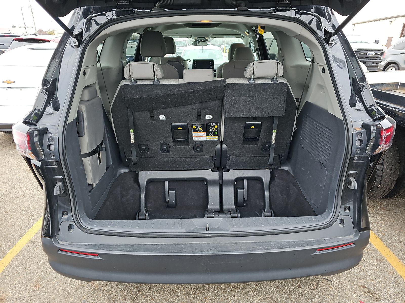 2024 Toyota Sienna LE FWD