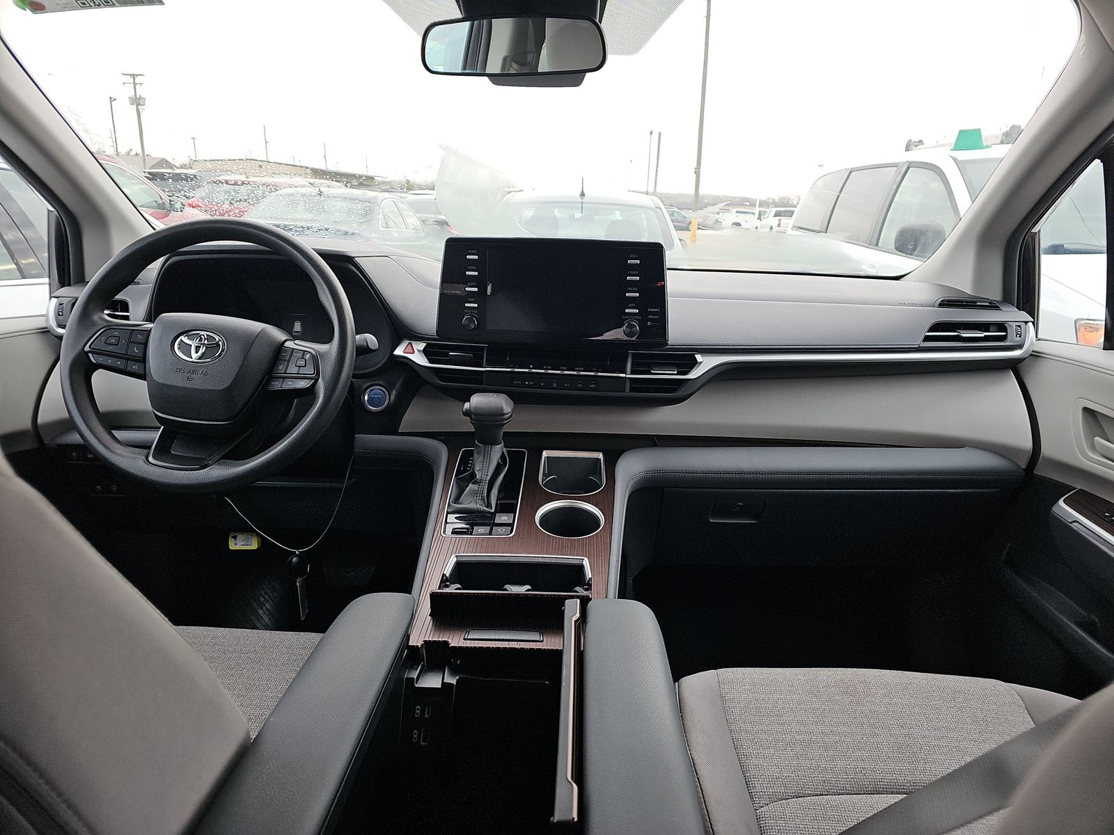 2024 Toyota Sienna LE FWD