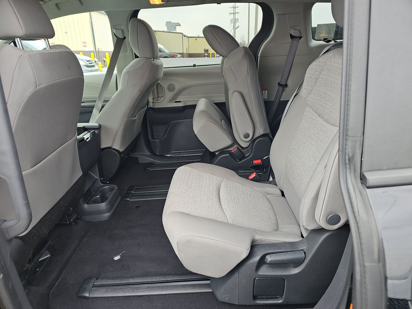 2024 Toyota Sienna LE FWD