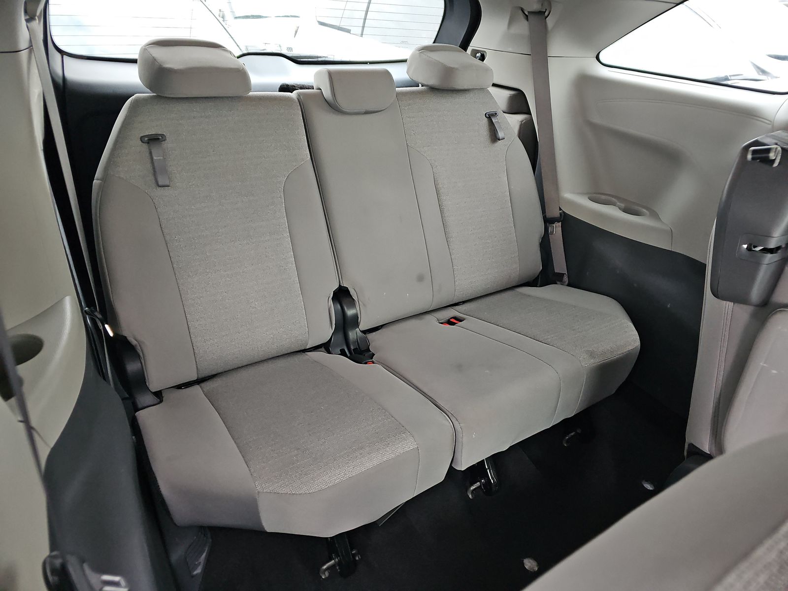 2024 Toyota Sienna LE FWD