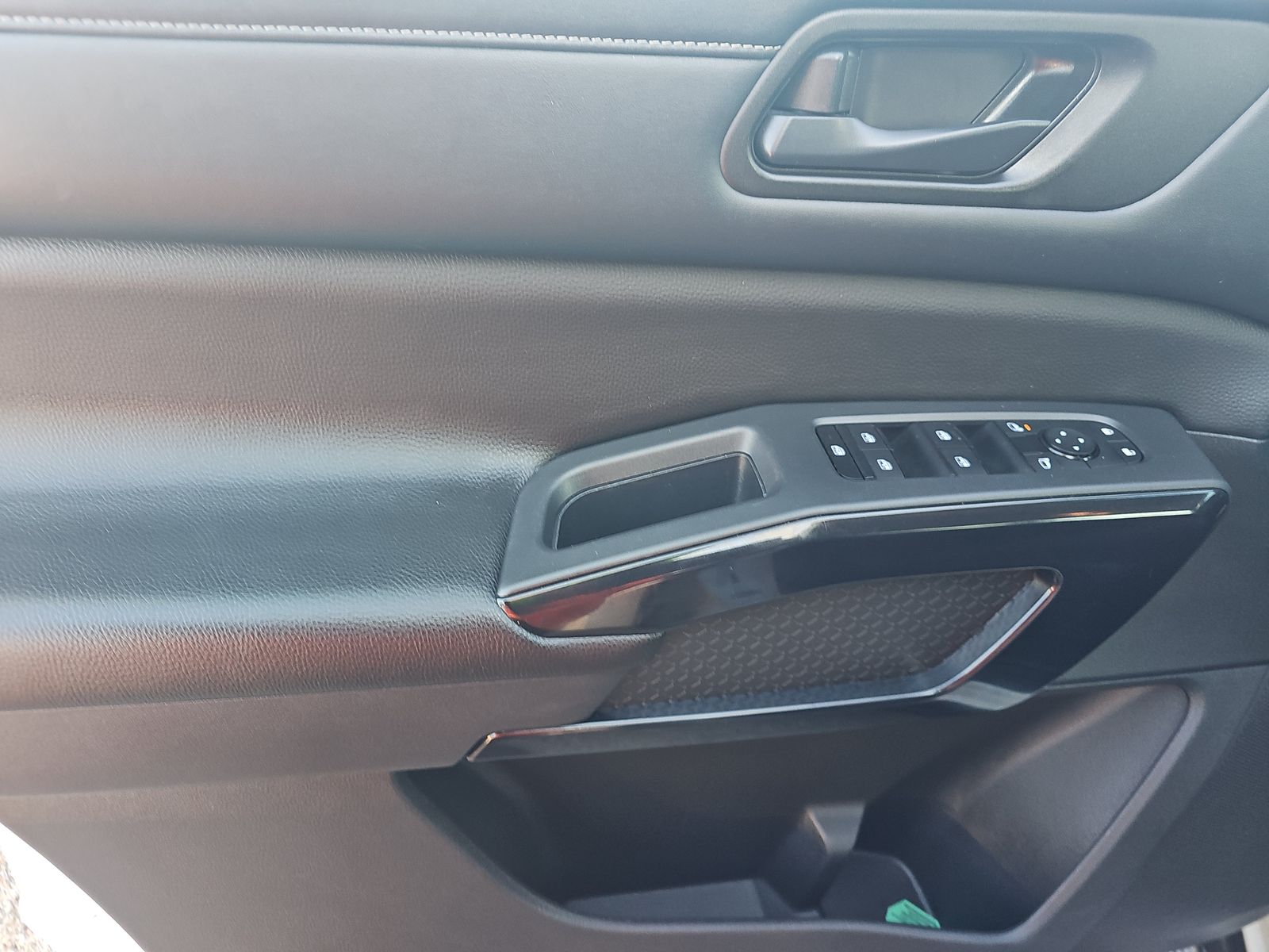 2024 Nissan Pathfinder SV FWD