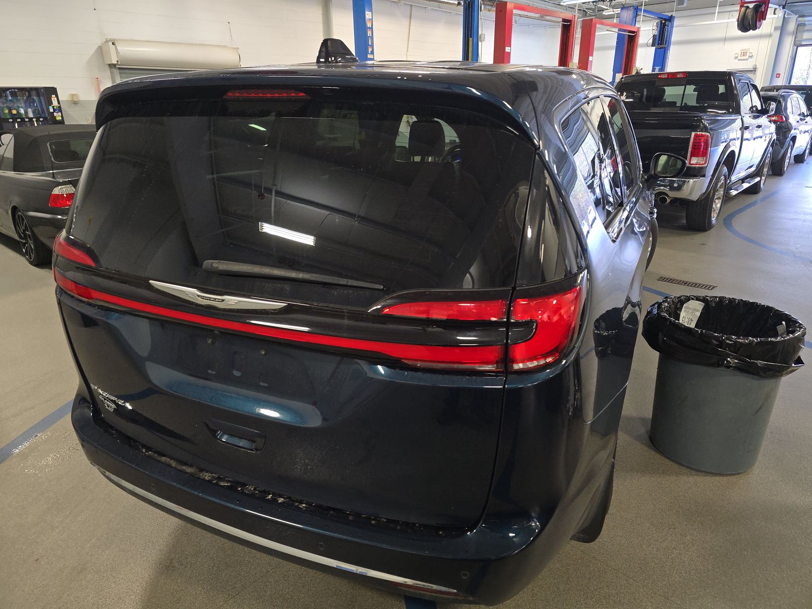 2023 Chrysler Pacifica Touring L FWD