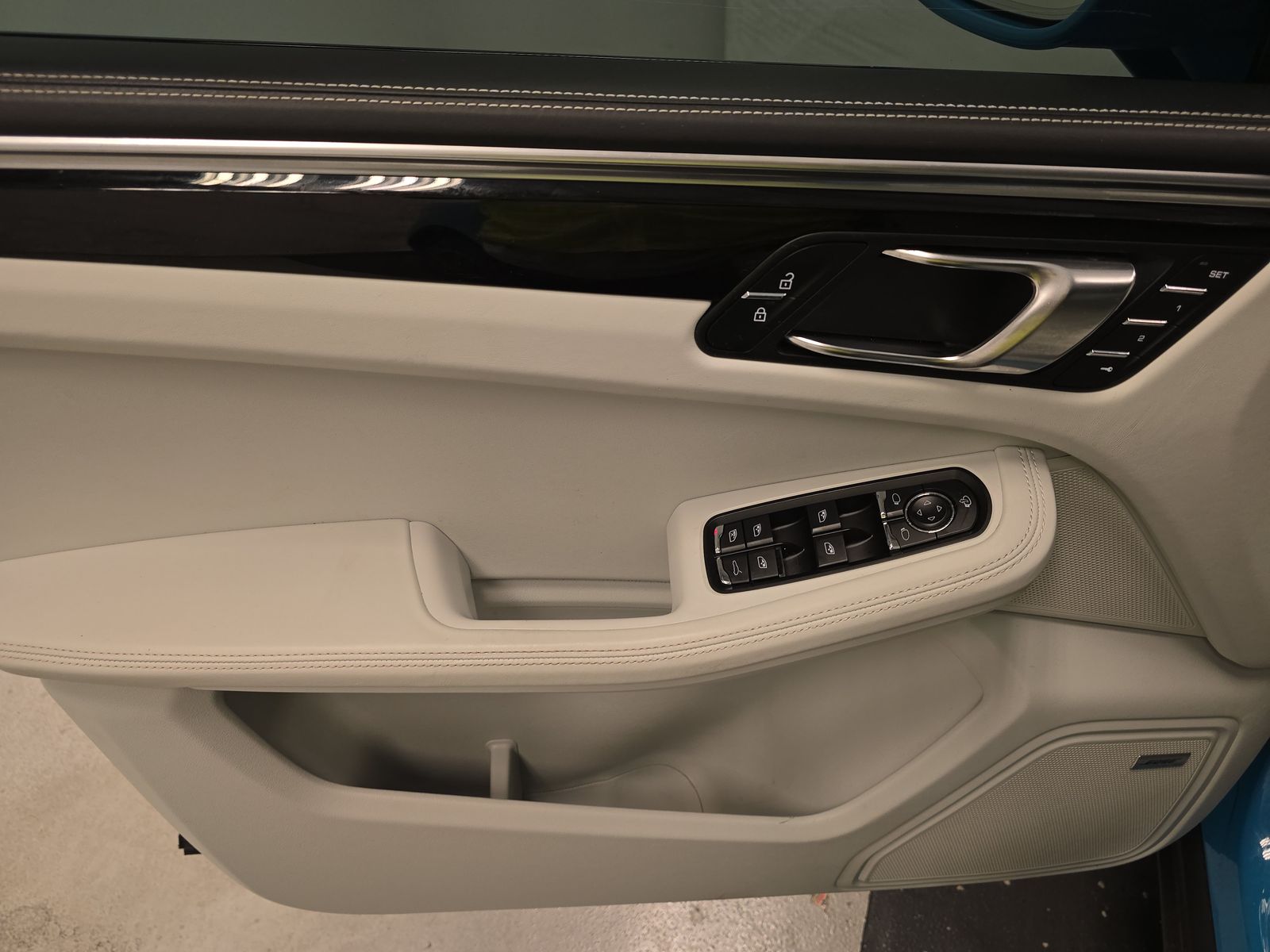 2023 Porsche Macan Base AWD