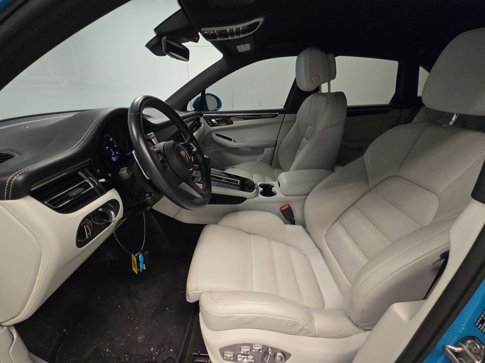 2023 Porsche Macan Base AWD