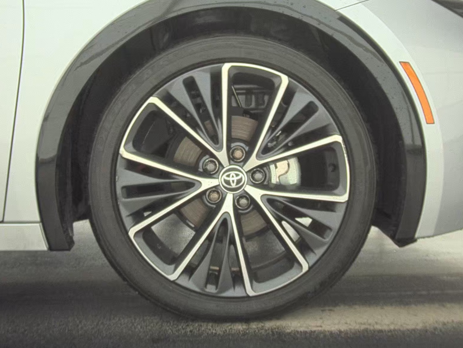 2024 Toyota Prius XLE FWD