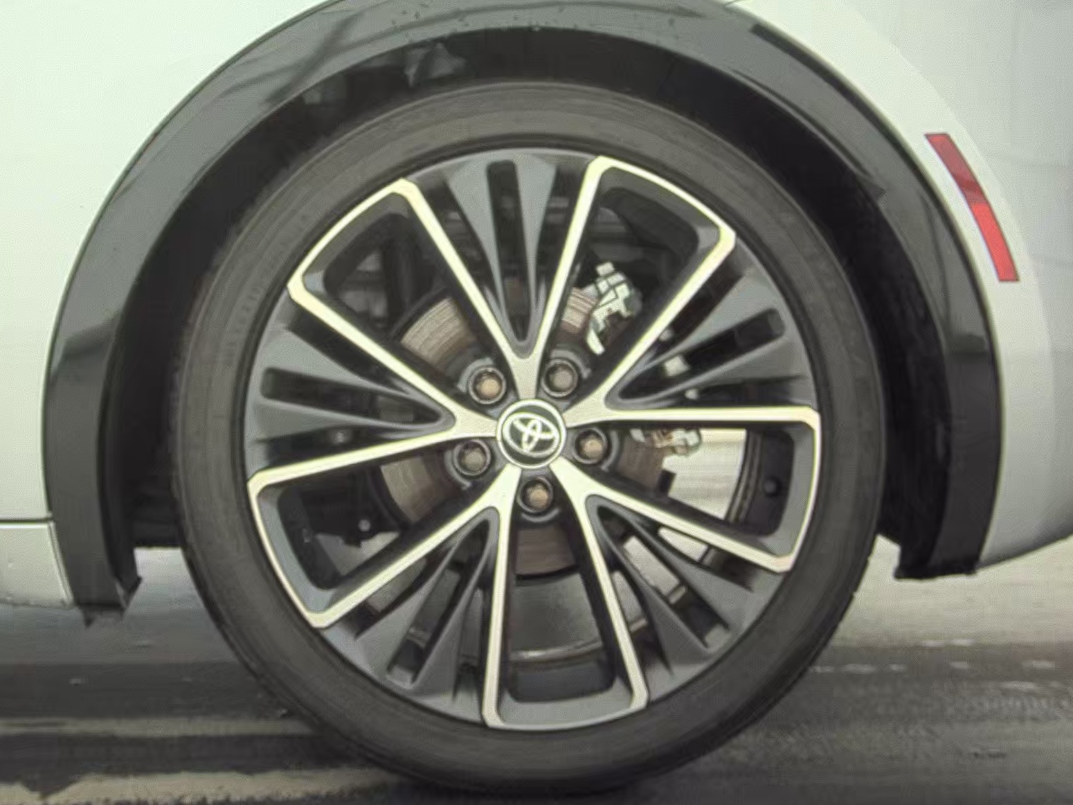 2024 Toyota Prius XLE FWD