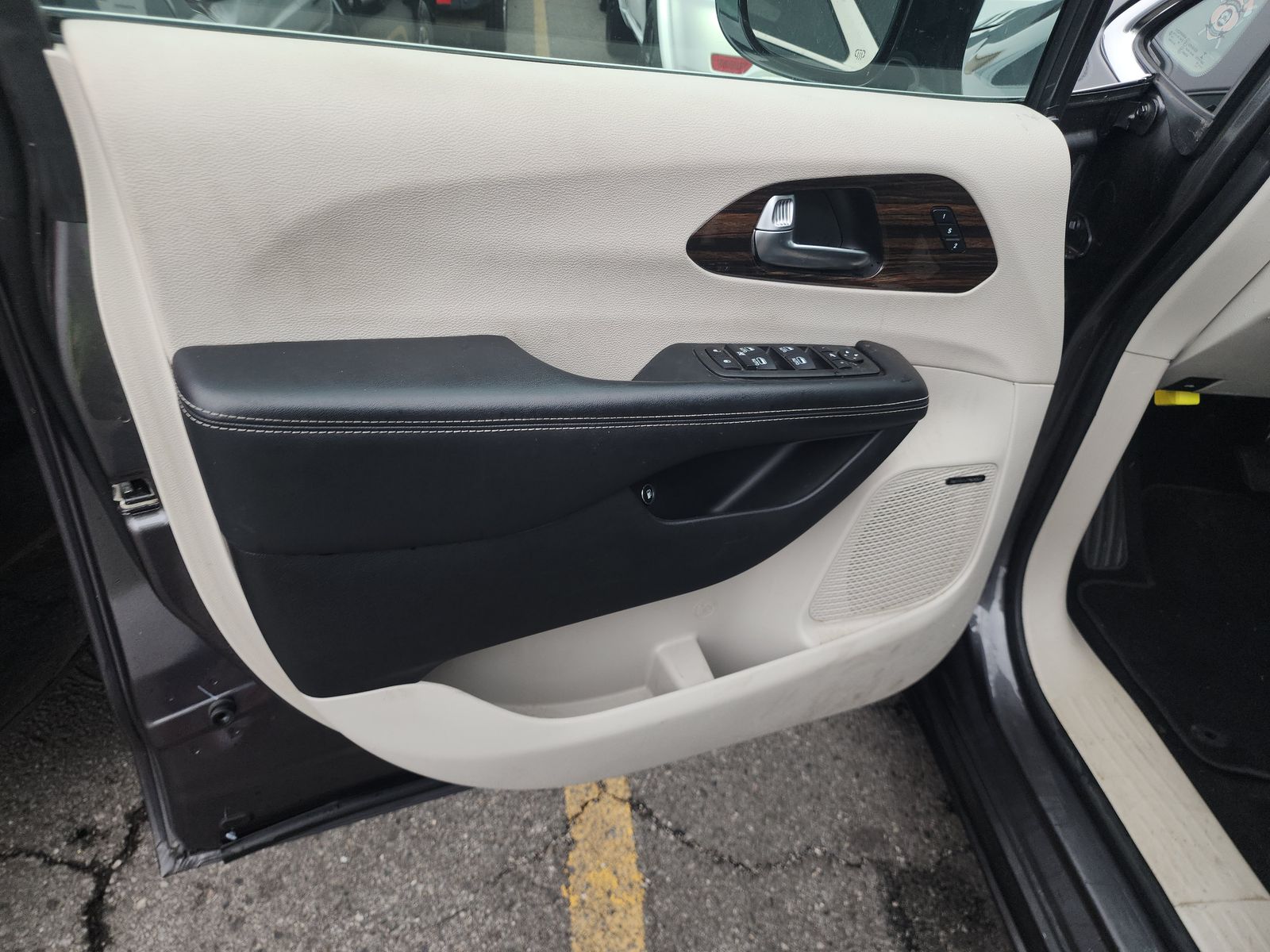 2023 Chrysler Pacifica Hybrid Limited FWD