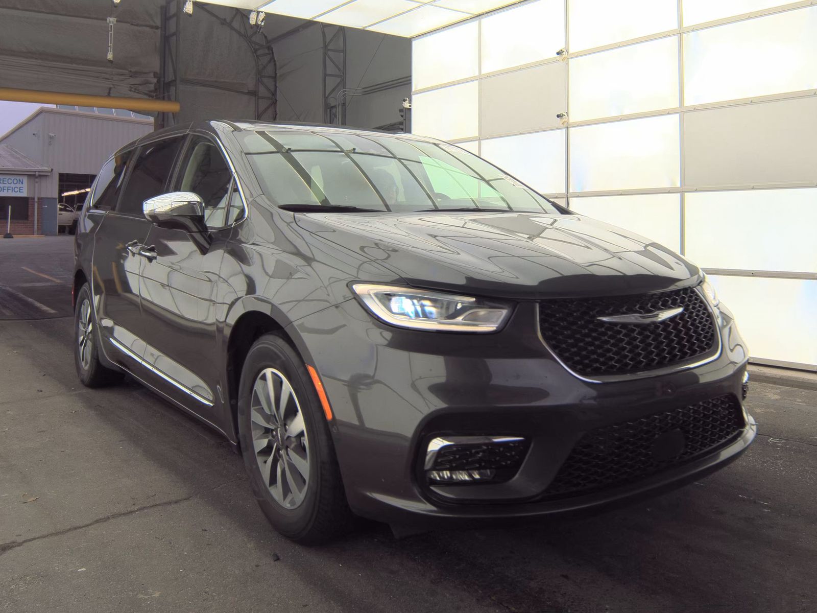 2023 Chrysler Pacifica Hybrid Limited FWD