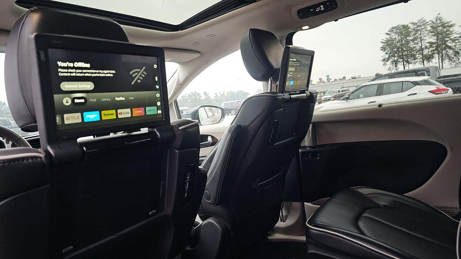 2023 Chrysler Pacifica Hybrid Limited FWD