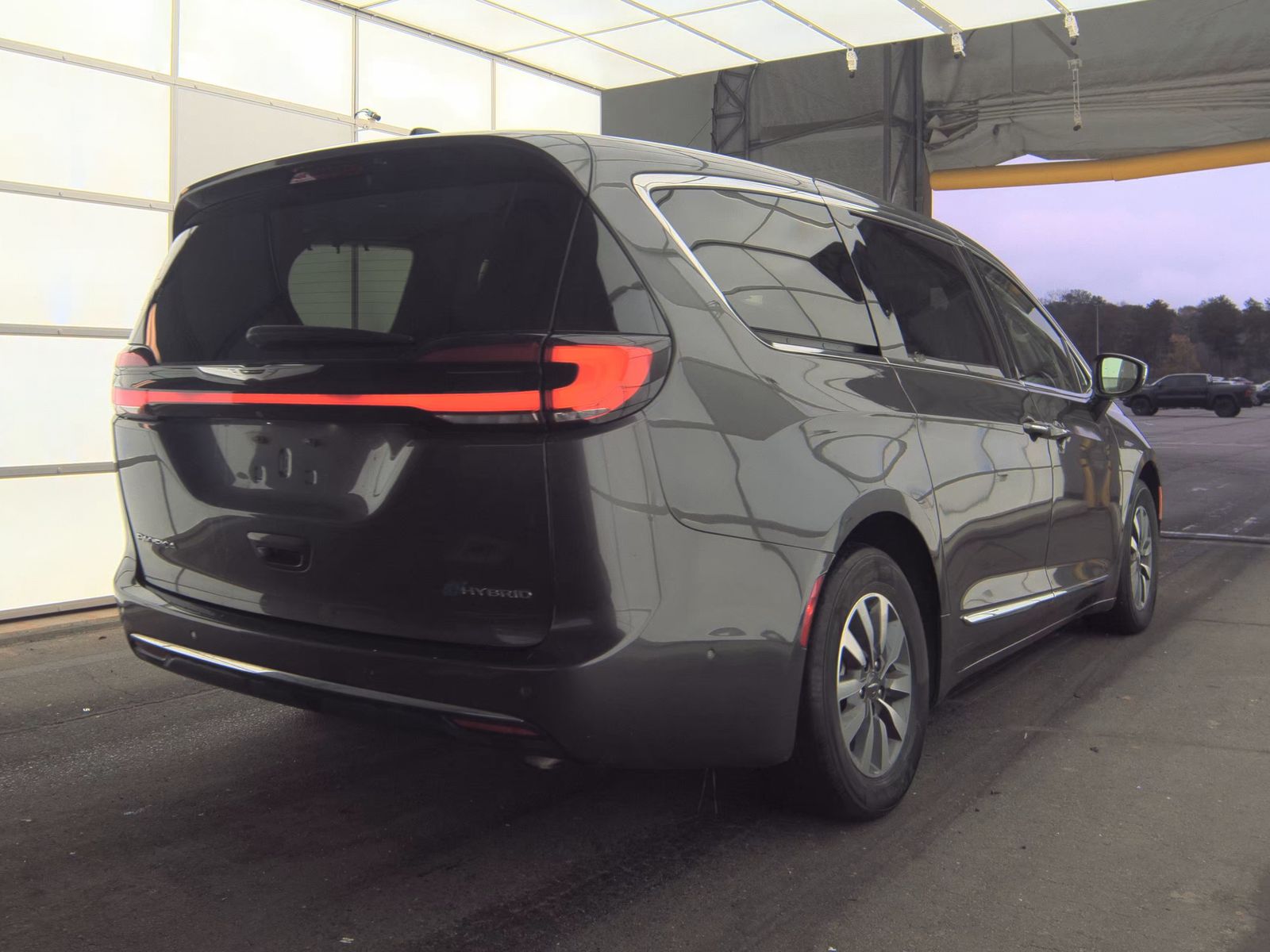 2023 Chrysler Pacifica Hybrid Limited FWD