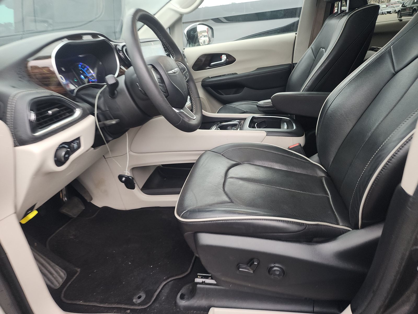 2023 Chrysler Pacifica Hybrid Limited FWD