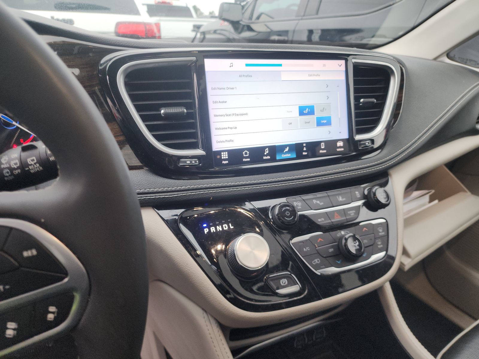 2023 Chrysler Pacifica Hybrid Limited FWD