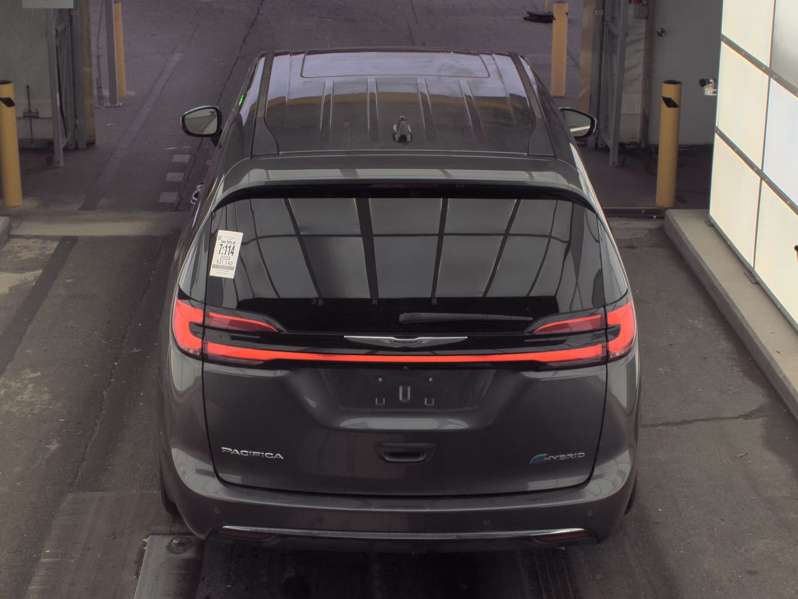 2023 Chrysler Pacifica Hybrid Limited FWD