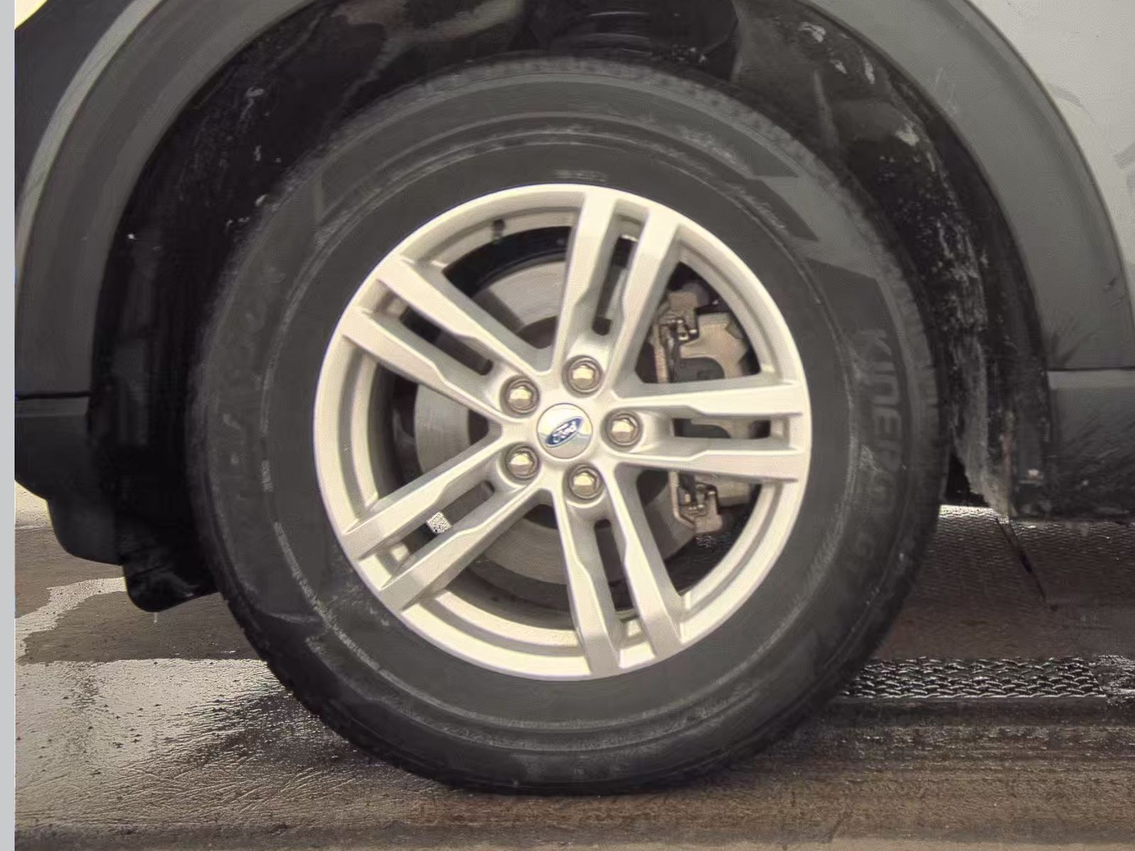 2023 Ford Explorer XLT AWD