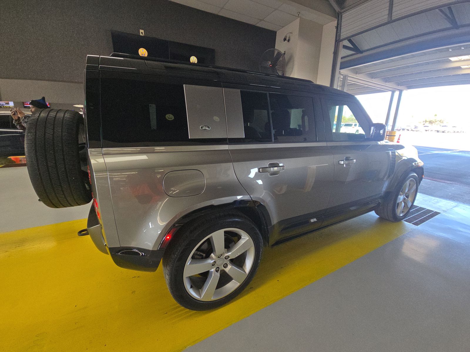 2023 Land Rover Defender 110 X-Dynamic SE AWD