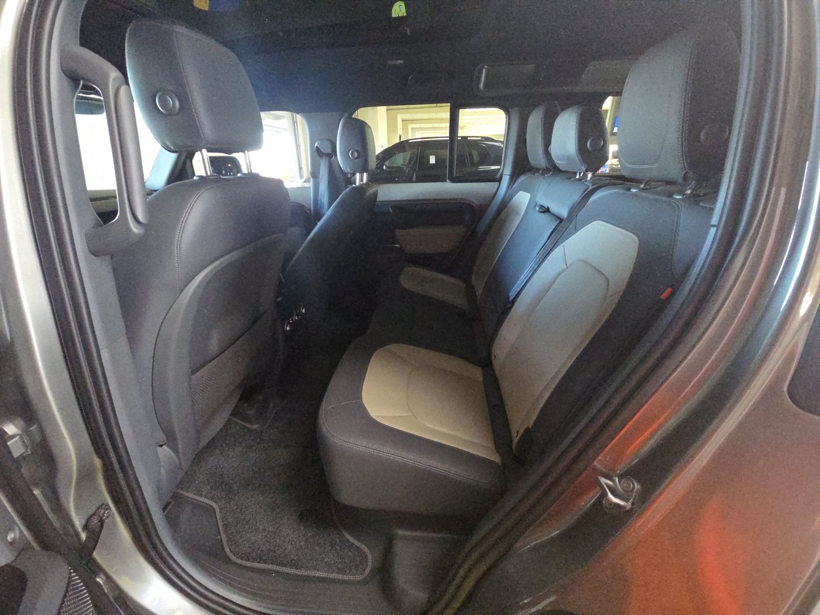 2023 Land Rover Defender 110 X-Dynamic SE AWD