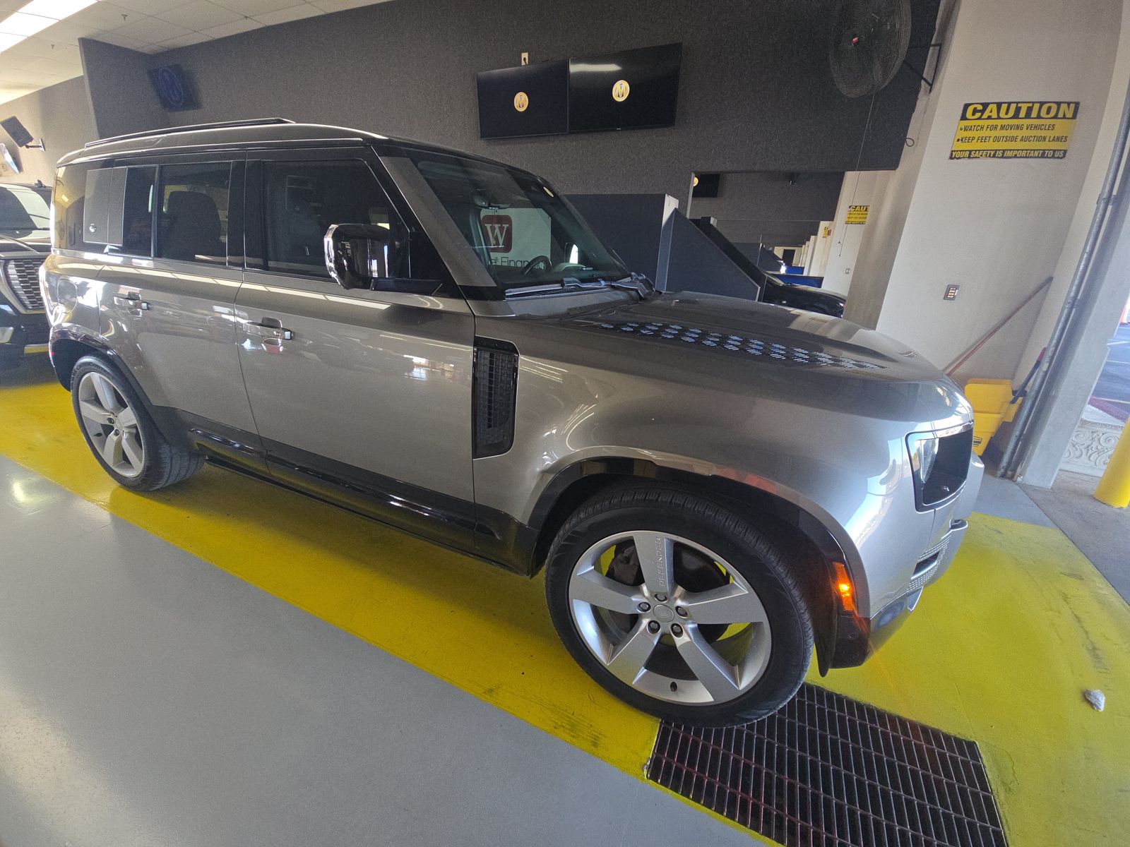 2023 Land Rover Defender 110 X-Dynamic SE AWD