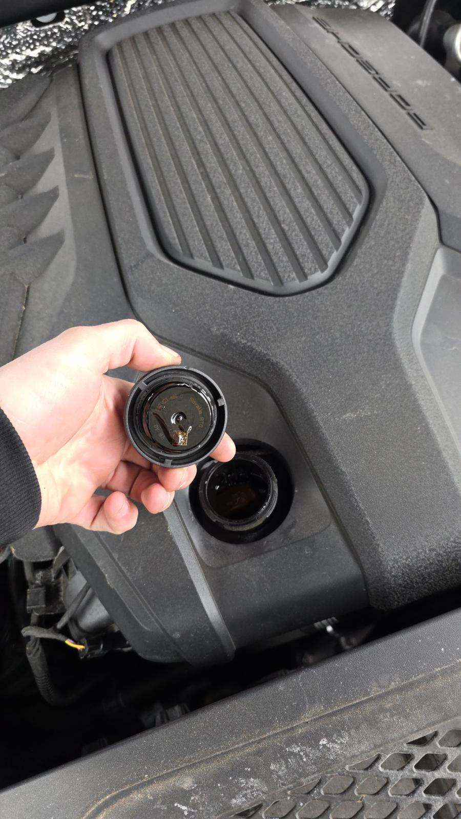 2022 Porsche Macan Base AWD