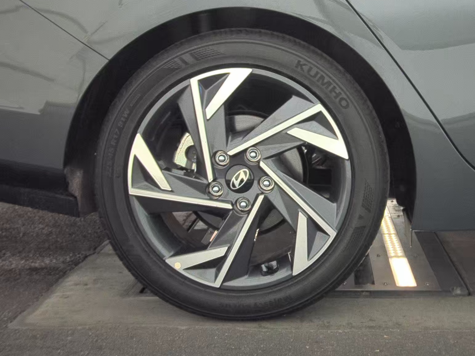 2024 Hyundai Elantra Limited FWD