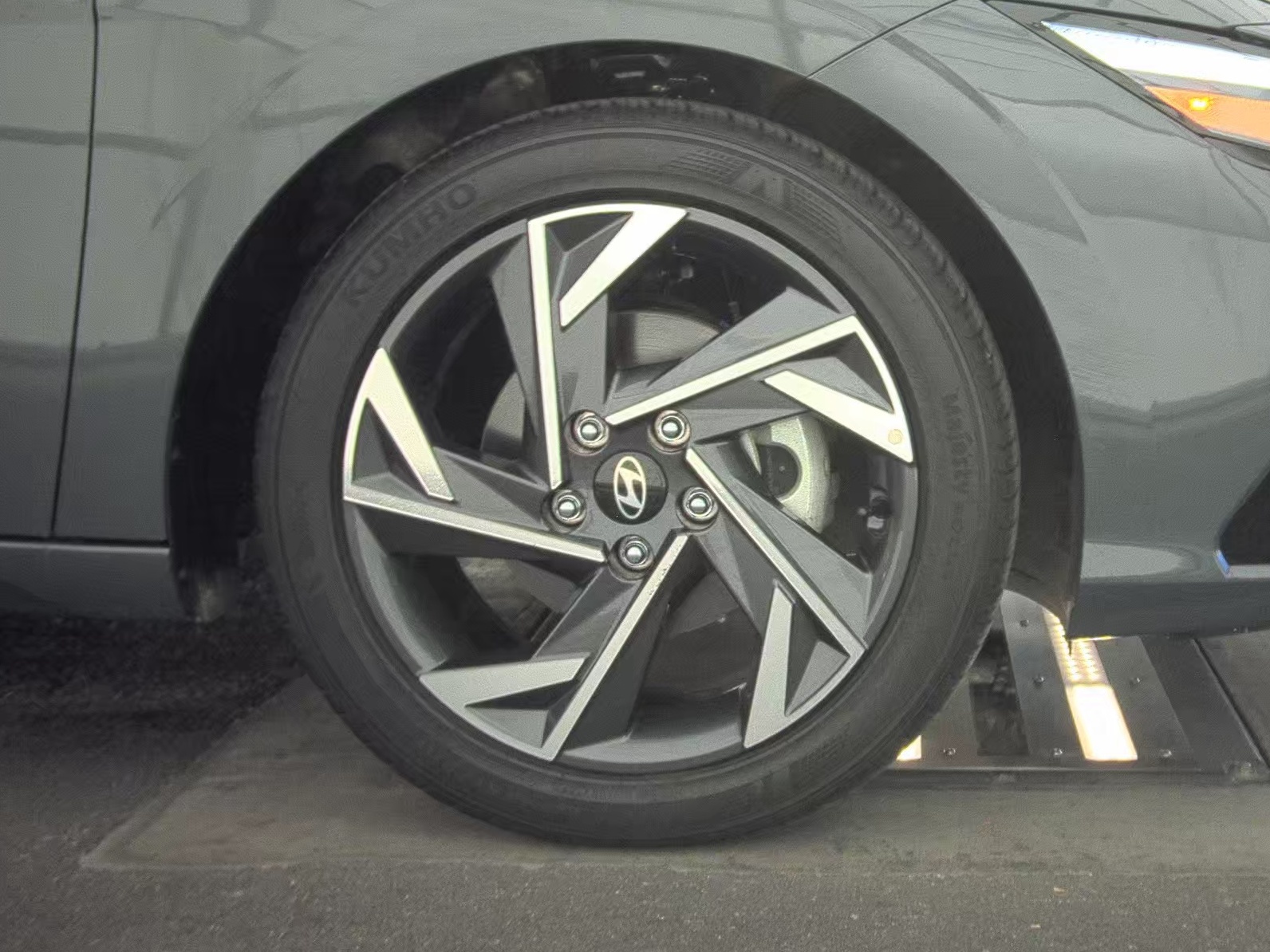 2024 Hyundai Elantra Limited FWD