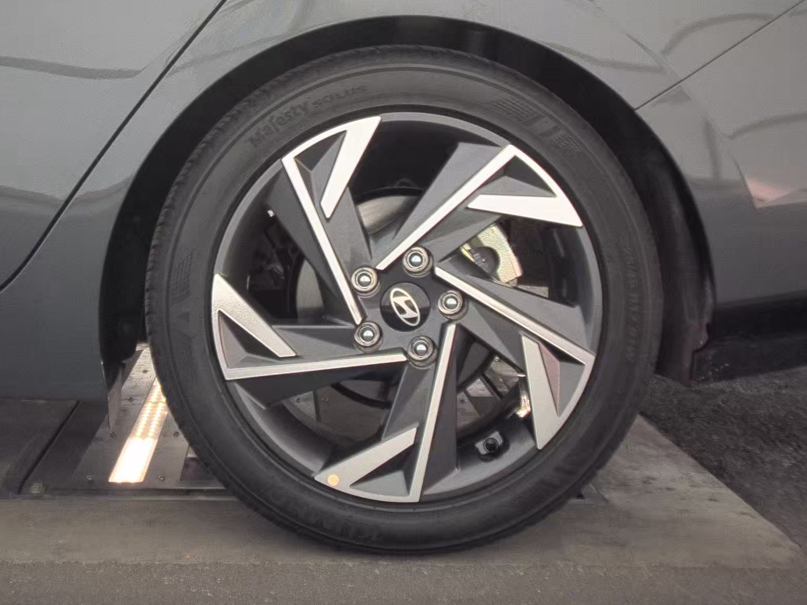 2024 Hyundai Elantra Limited FWD