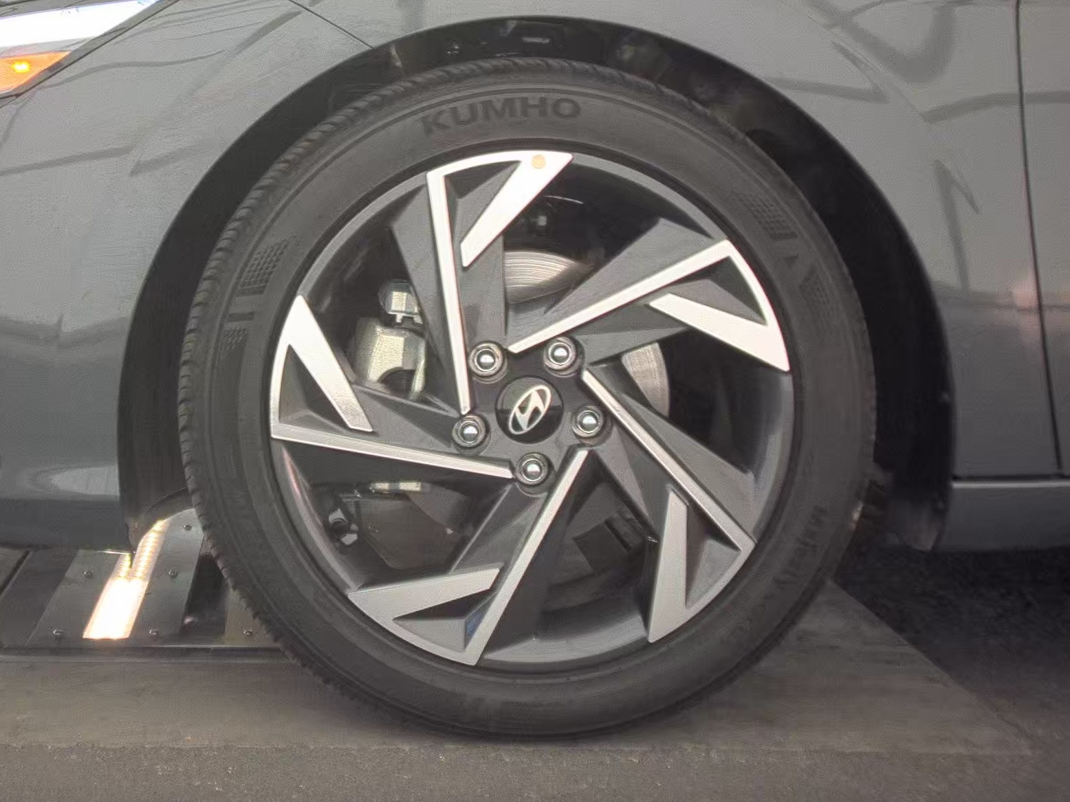 2024 Hyundai Elantra Limited FWD