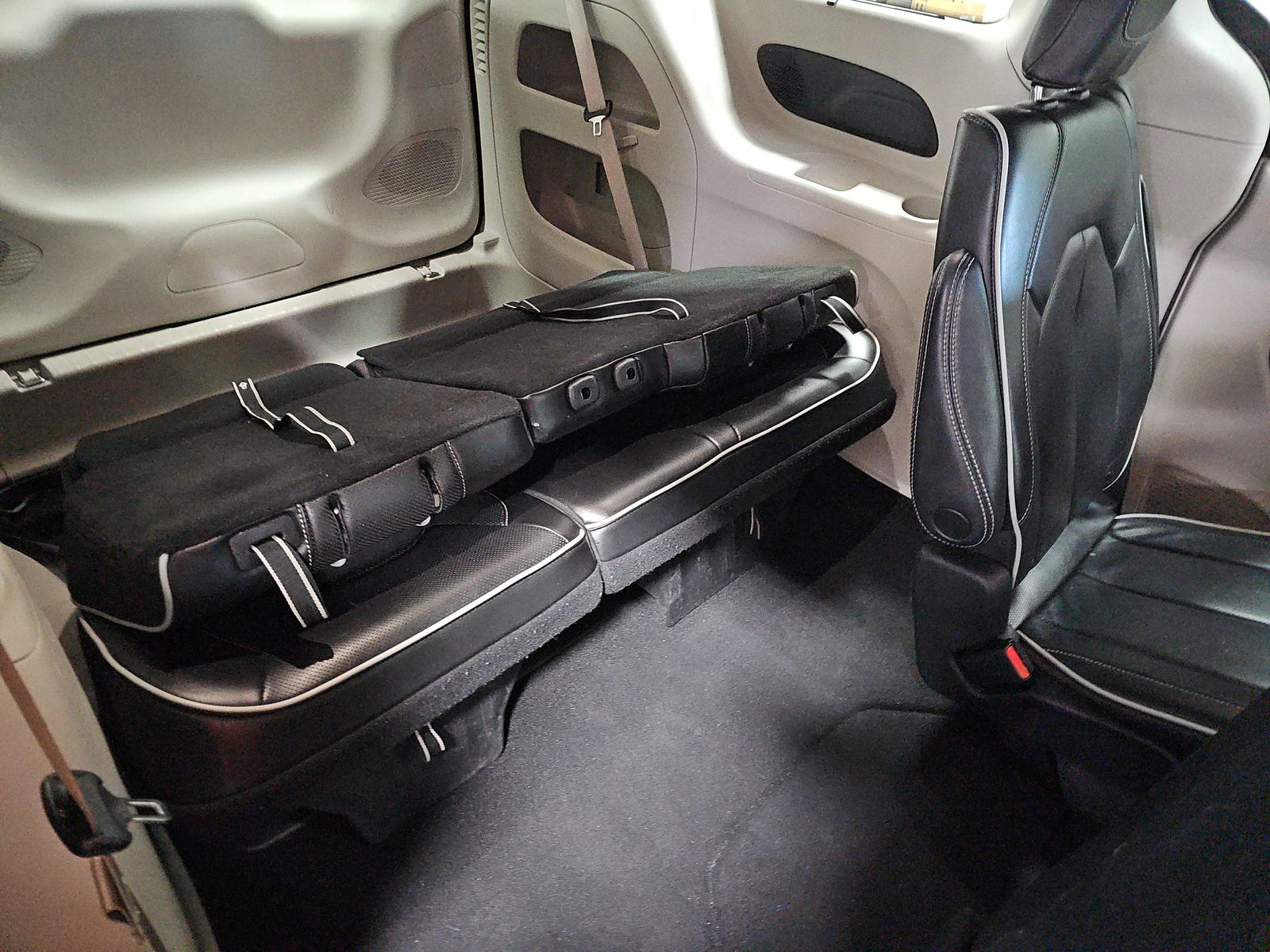 2023 Chrysler Pacifica Limited FWD