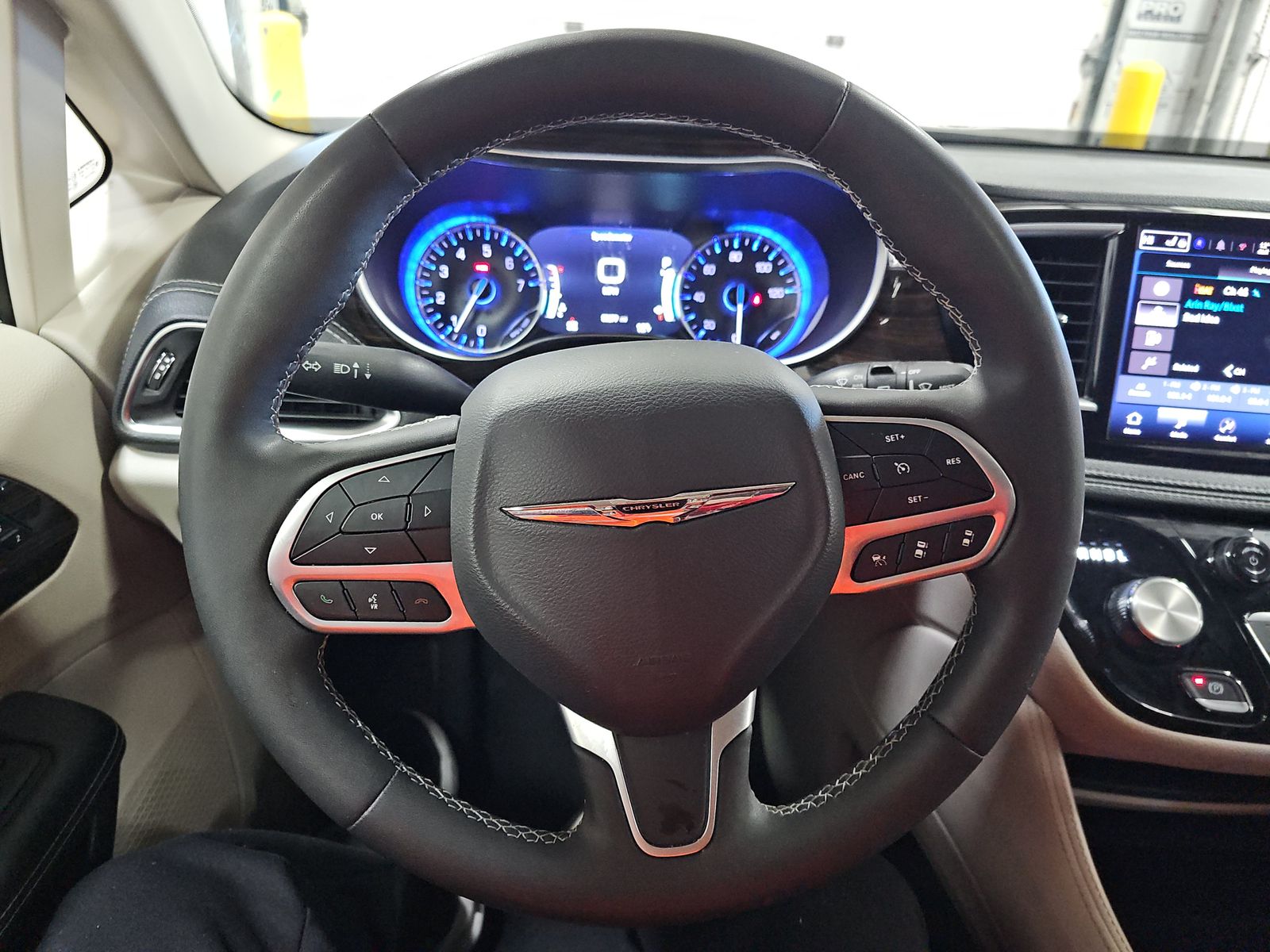 2023 Chrysler Pacifica Limited FWD