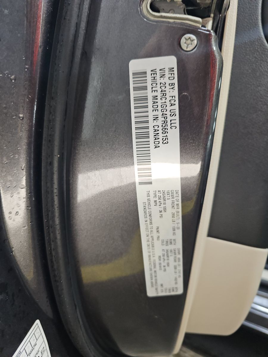 2023 Chrysler Pacifica Limited FWD