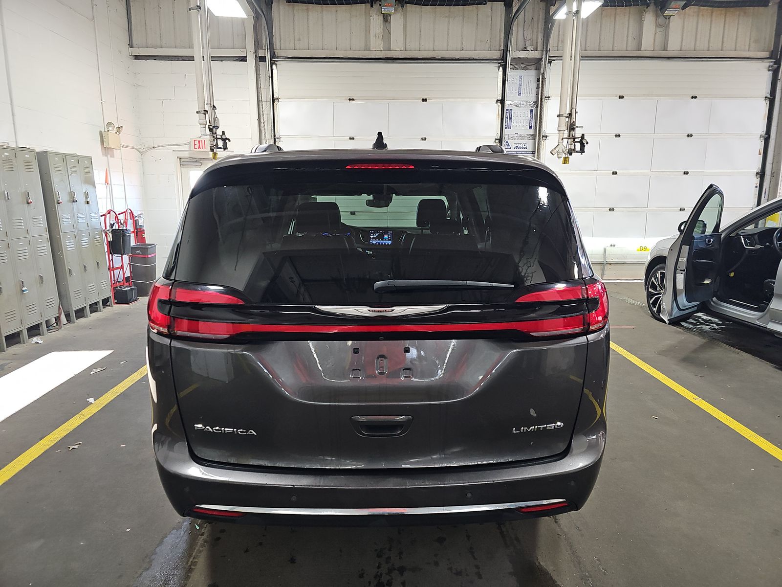 2023 Chrysler Pacifica Limited FWD
