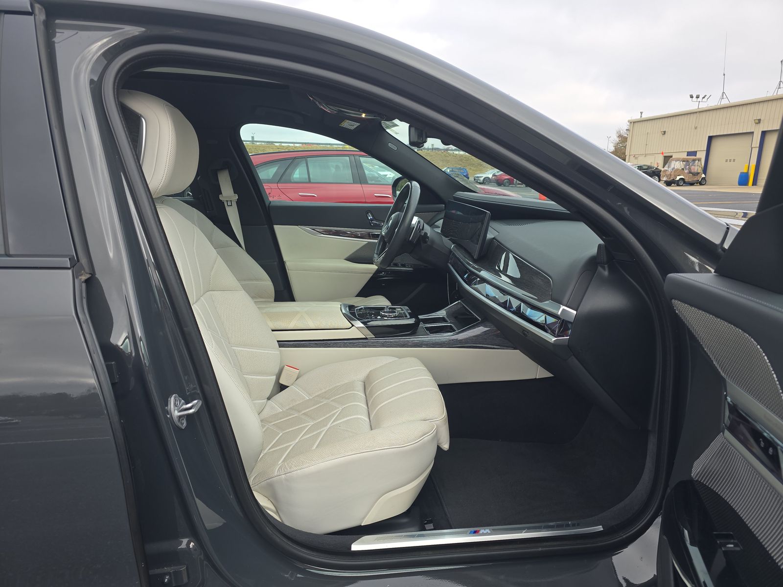 2023 BMW 7 Series 740i RWD